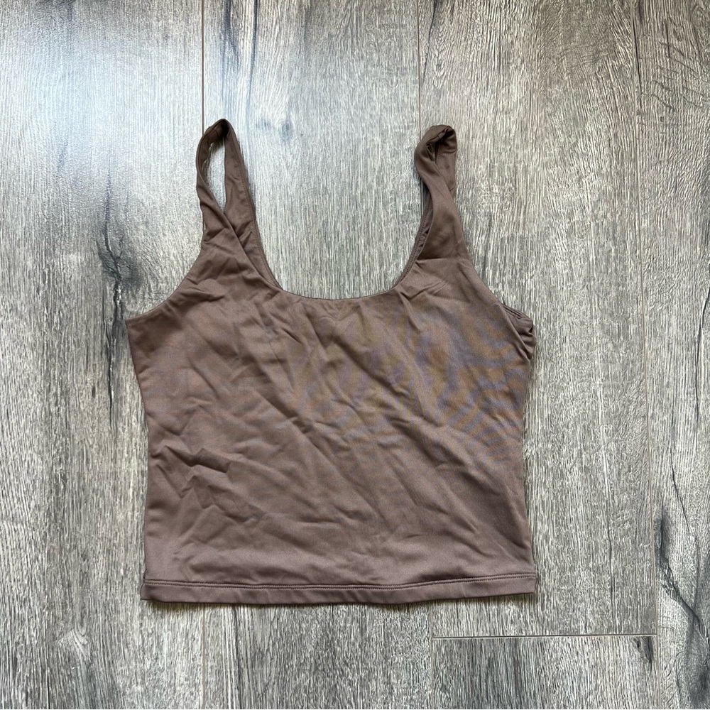Sleek Seamless Scoopneck Cami